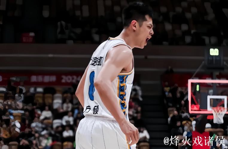 方硕突破助攻，斯佩尔曼单手爆扣精彩上演